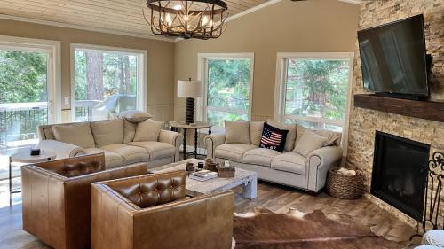 Round Hill Village House | Newly Remodeled 5 Bedroom Home With Hot Tub
