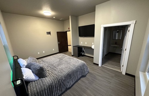 Mattoon Hotel | Newly Remodeled! - B6 - Large King ADA Accessible