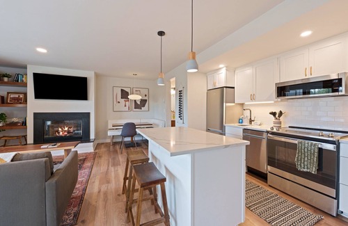 Bend Condo | Newly remodeled by Bachelor, Community Hot Tubs & Pools