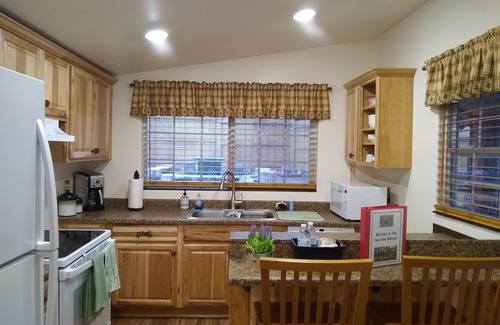 Pine Cabin | Newly remodeled cabin in the pines w/firepit, redwood fenced yard, close hiking
