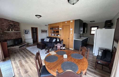 Hayward Cabin | Newly remodeled cabin on Little Round Lake with Kayaks, Canoe & a Paddle Board!