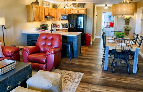 Lead Condo | Newly Remodeled Condo at Terry Peak Ski Area with Hot Tub & Pool/Sauna Access