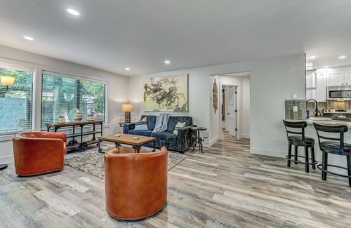 Northwest Bellevue Condo | Newly Remodeled Condo - Quiet & Cozy with a Great Downtown Bellevue Location!