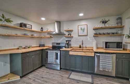 Mount Juliet House | Newly Remodeled Lake-View Home