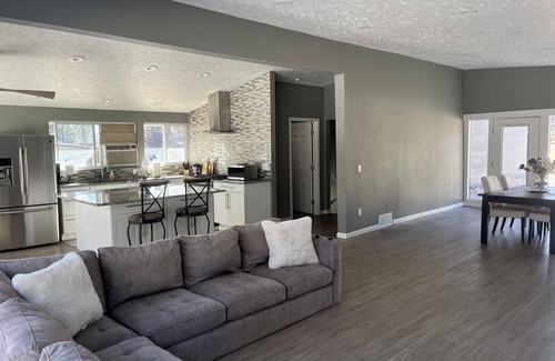 Thorpe Westwood House | Newly Remodeled Midcentury Home with room for the whole family!