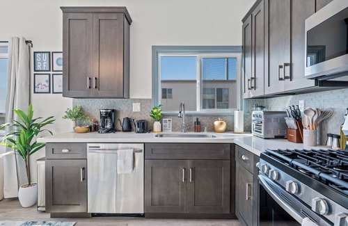 El Porto House | Newly Remodeled Cozy Beach Retreat + Ocean Views