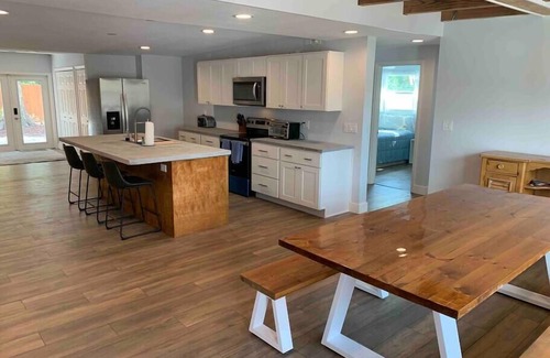 South Sarasota House | Newly Remodeled 3bd/3bh | 10 mins to the Beach