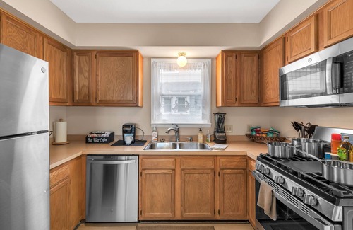 Ottawa House | NEWLY REMODLED 3BD Home Walk To ProMedica Hospital