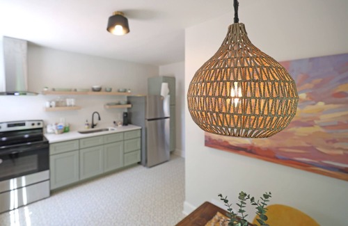 Durham House | *Newly Renovated* 1 BR Bungalow near DT Durham