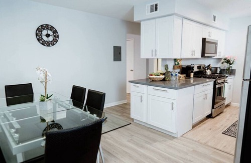 NoHo Arts District House | NEWLY RENOVATED 2-BEDROOM TOWNHOUSE WITH PRIVATE ROOFTOP DECK REMODELED IN 2022 (p30)