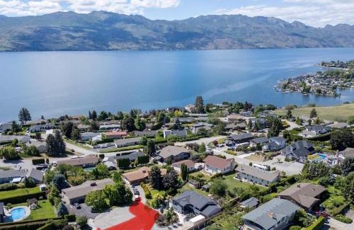 Central Okanagan Bed & Breakfast | Newly renovated 2-bedroom, 1-bathroom suite with private entrance