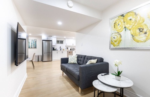 Richmond Hill House | Newly renovated 2 bedroom suite lower level.