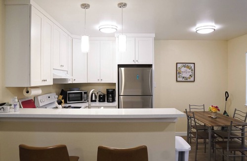 Lafayette Apartment | Newly renovated 2B/1b in Downtown