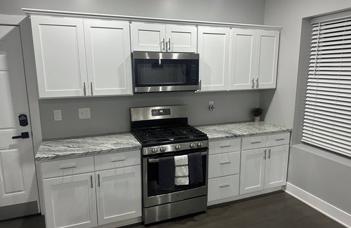 Detroit - Shoreway House | Newly renovated! 2b-2b dbl in Gordon Square, Cleveland! 5mins from downtown!