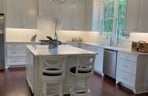 Athens House | Newly renovated 3 bedroom 5 points house/short walk to UGA stadium