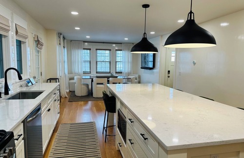 Deerfield House | Newly renovated 3bedroom 2bath house near Deerfield Academy Behmis, Eagle Brook