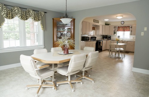 Gordonville House | Newly Renovated 3br House In The Heart Of Amish Country