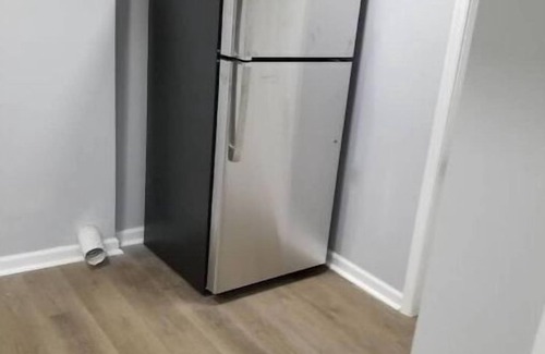 Lochearn House | Newly Renovated 5 Bedroom Home With Free Parking
