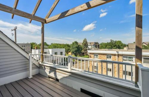Lyn-Lake House | Newly Renovated 5BD 4BA Home near Downtown