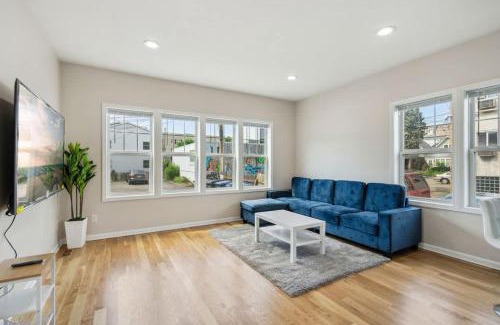 Lyn-Lake House | Newly Renovated 5BD 4BA Home near Downtown