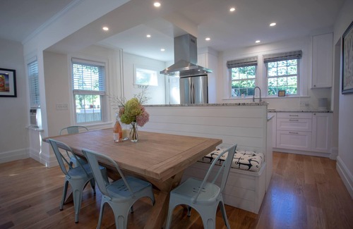 Cliff Walk House | Newly Renovated 6BR with Parking & Outdoor Shower!