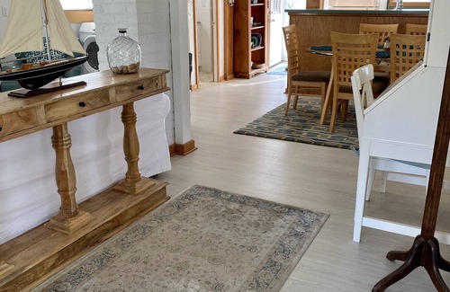 Saybrook Manor Cottage | Newly Renovated Beach Cottage in Old Saybrook CT - AIR CONDITIONED - ACADEMIC