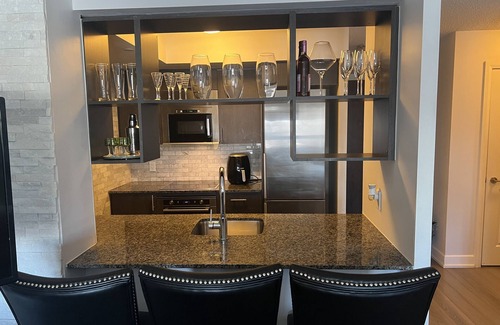 Islington - City Centre West Condo | Newly Renovated beautiful stylish quiet condo