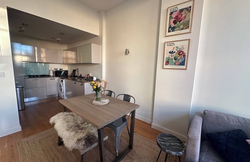 Hackney Apartment | Newly renovated beautiful school conversion