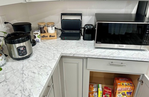 Newington House | Newly Renovated & Bright 2BR, Family-Friendly, Near DC
