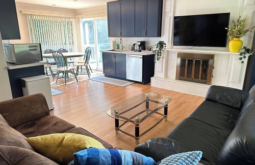 Canyon Heights House | Newly renovated 3BD 2 Bath, Spacious with lots of light!nn