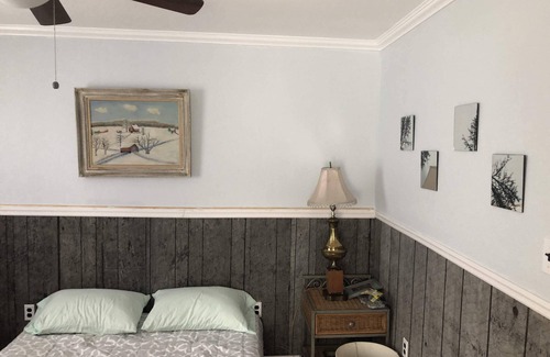 Huletts Landing House | Newly renovated Cabin with Private water access.