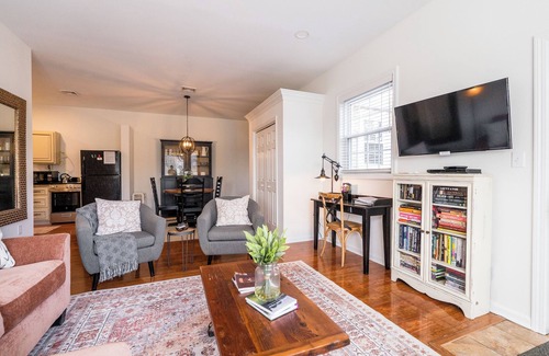 Gordonville Apartment | Newly renovated Carriage House, on lovely property near Intercourse, PA