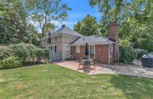 Hillsborough House | Newly Renovated Carriage House