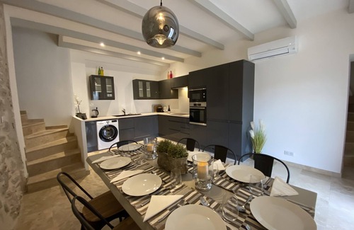 Quarante House | Newly renovated character property in stunning location