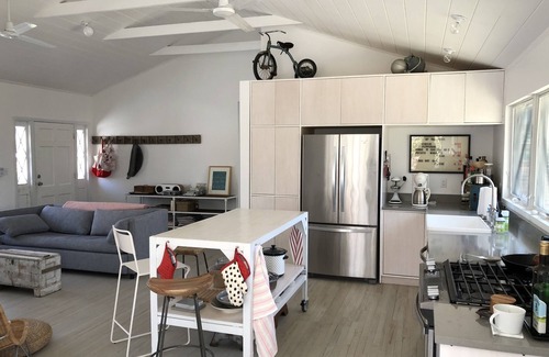 Clearwater Beach House | Newly Renovated Clean & Sleek w/private bay beach access (14 day min stay)