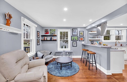 Amelia House | Newly renovated Cozy home with chef kitchen, pretty much fully stocked