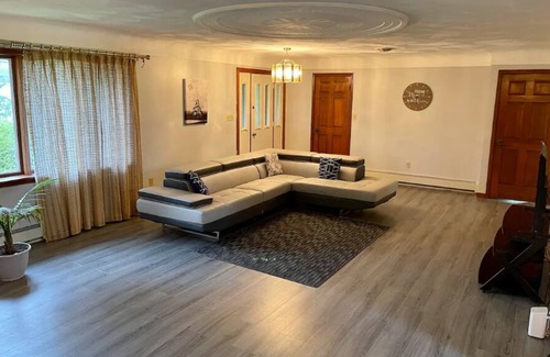 Taylor Villa | Newly Renovated Cozy/ Spacious VILLA in Nature