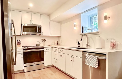 Tarrytown Apartment | Newly Renovated Cozy 2 Bedroom Apartment with 3 min walk to Main Street