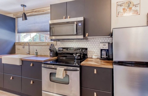 Leavenworth House | Newly Renovated Crashpad just 15 minutes from Stevens Pass resort!