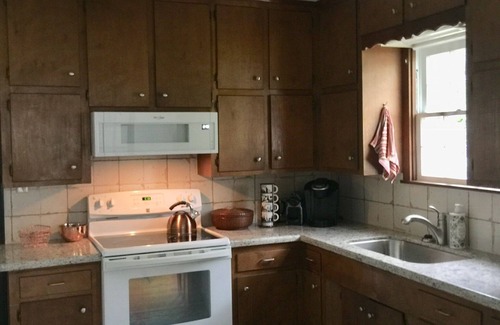 Caldwell House | Newly Renovated Craftsmen Cottage minutes to Texas A&M