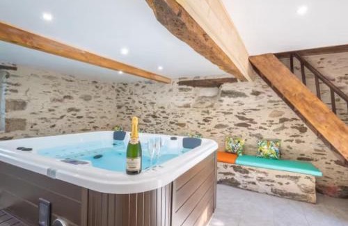 Leynhac House | Newly renovated fort with panoramic landscape view jacuzzi & billiard