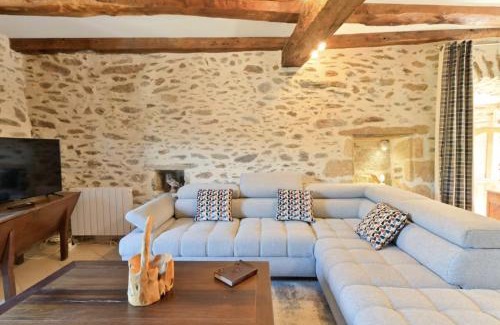 Leynhac House | Newly renovated fort with panoramic landscape view jacuzzi & billiard