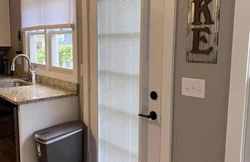 The Galena Territory House | Newly Renovated. Gorgeous Retreat w/seasonal waterfall view! Dogs under 25 LBS