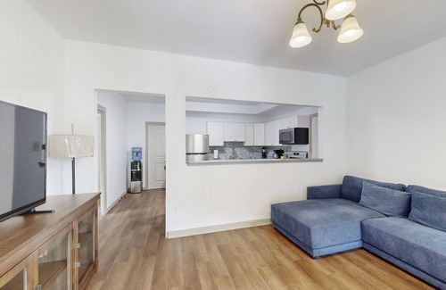 Kalihi Valley House | Newly renovated guest house with lush landscaping & gazebo