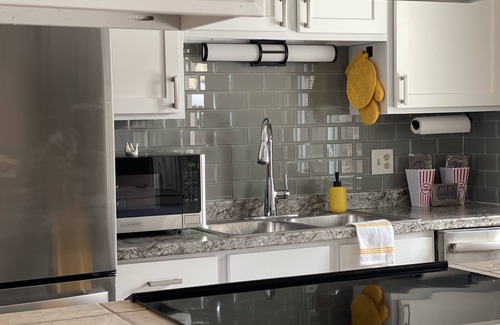 Arvada Plaza Area House | Newly Renovated Home with all new furniture