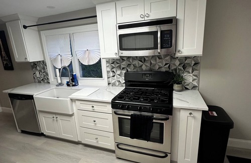 Vauxhall House | Newly Renovated Luxury 2-BD 2-BA house, AC, WiFi. Mins to NYC, EWR, Newark Distr