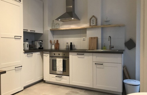 Saint Georg Apartment | Newly renovated luxury old building apartment centrally at Hamburg Central Station - St. Georg