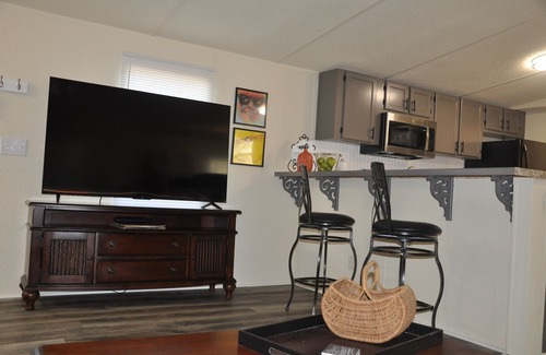Lebanon House | Newly renovated, music-themed home! Pet-Friendly! Only 2 minutes from I-40!
