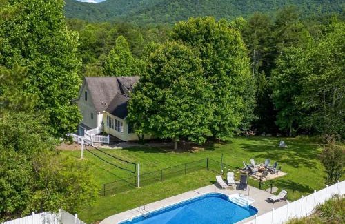 Fletcher House | NEWLY Renovated near Asheville! HOT TUB and seasonal POOL!