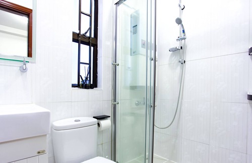 Causeway Bay Apartment | Newly renovated One Bedroom (Tai Hang) Explore like a local